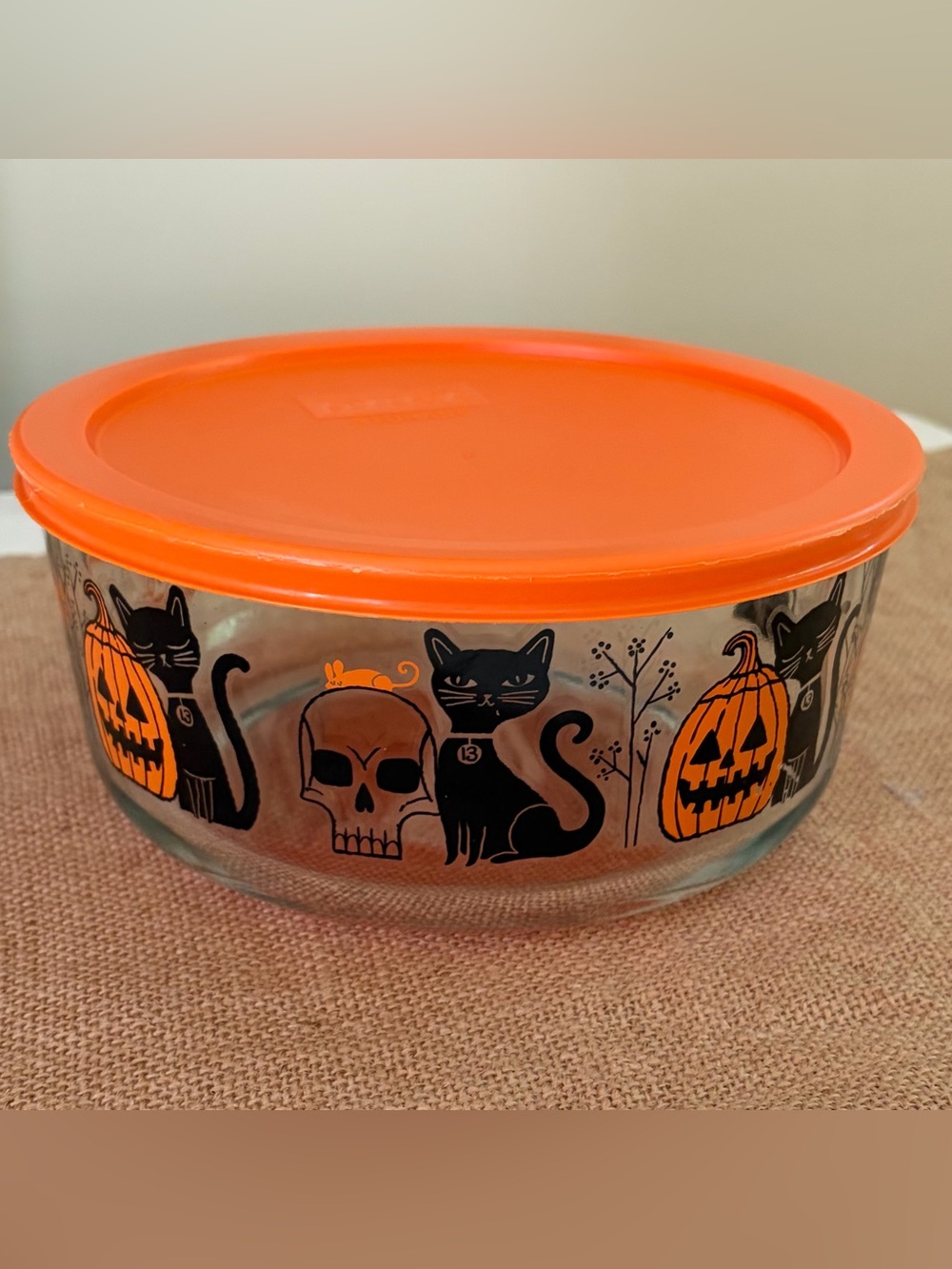 Pyrex Fiendish Friends Halloween Storage Containerššā⬠- Picture 2 of 8